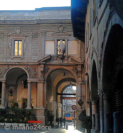 Palazzo della Ragione and Schools of Palatin in Piazza Mercanti