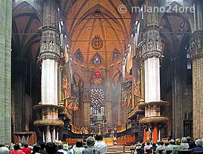 The five ships of the Milan cathedral can accommodate up to 40,000 visitors